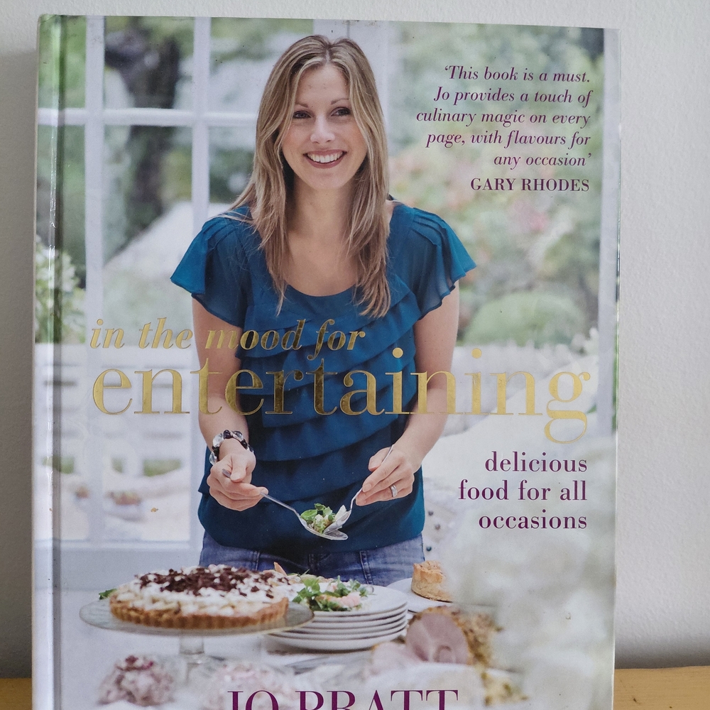 In the Mood for Entertaining by Jo Pratt - Hardcover